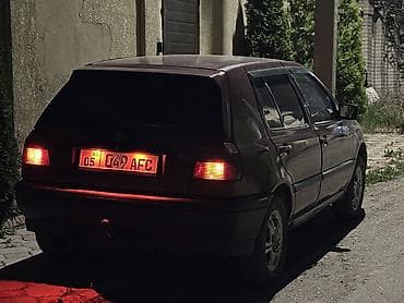 b class: Volkswagen Golf: 1992 г., 1.8 л, Ручные, Бензин, Хэтчбэк — 7