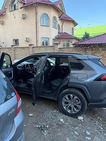 range over: Toyota RAV4: 2024 г., 2.5 л, Автомат, Бензин, Кроссовер — 3