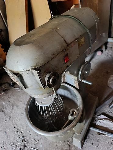 Промышленный тестомес и миксер,два в одном,нужен ремонт,надо