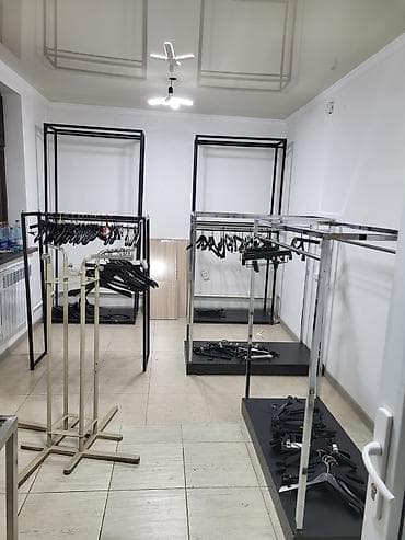 3д формы: Металлическая напольная стойка-рейл для одежды - Конструкция: прочная — 4