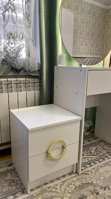продам туалетный столик: Продаётся спальный гарнитур б/у в связи с переездом . Состояние — 5