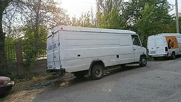 ford ram: Легкий грузовик, Mercedes-Benz — 2