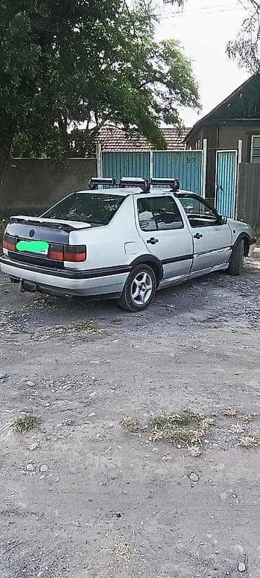Volkswagen Vento: 1995 г., 1.8 л, Бензин — 3