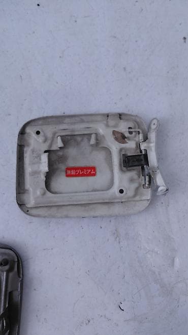 step 2: Лючок бензобака Lexus 1998 г., Б/у, Оригинал — 2