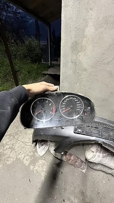 mazda 626 1998: Щиток приборов Mazda Б/у, Оригинал — 1