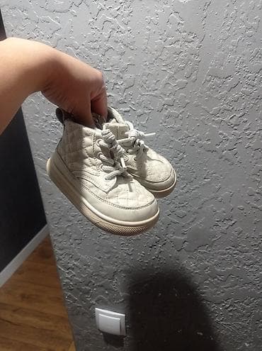 спортивный жилет: Детские ботинки 23 р бу
150 сом
Беловодск — 1