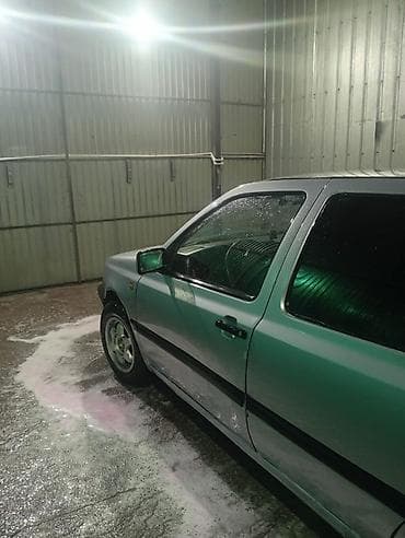 Volkswagen Vento: 1995 г., 1.8 л, Газ, Седан