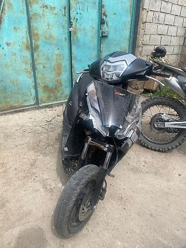 мопед макс: Тип скутера 125 куб. см, Бензин, Б/у — 2