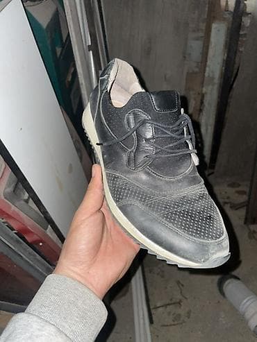 nike react: Мужской кроссовок (один) черного цвета. - Материал верха — 4