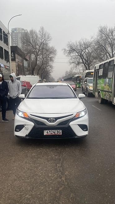 Toyota Camry: 2018 г., 2.5 л, Автомат, Бензин, Седан