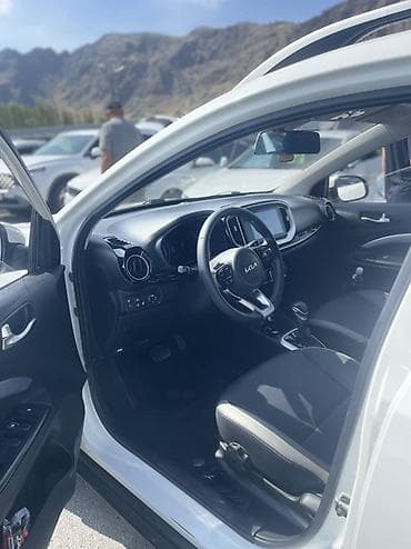 e60 m5: Kia Stonic: 2021 г., 1.4 л, Бензин, Кроссовер — 6