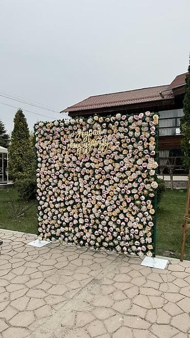 на свадьбу: Фотозона “Стена из роз” - Пышная цветочная панель из искусственных — 2