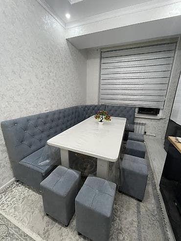 Кухонный уголок с большим обеденным столом и пуфами Комплект: - — 3