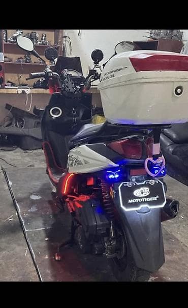 bmw e24: Макси-скутер Honda, 150 куб. см, Бензин — 2