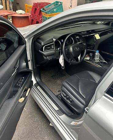 byd e7: Toyota Camry: 2017 г., 2.5 л, Вариатор, Гибрид, Седан — 2