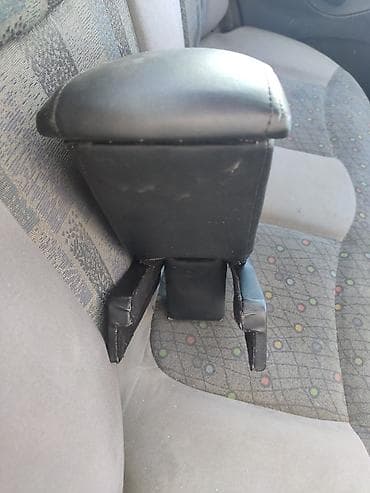 чехлы на соната: Подлокотник Honda, цвет - Черный, Б/у — 3