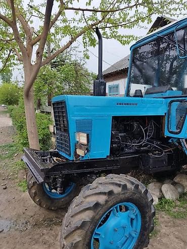 b class: Трактор колесный, класс 1,4 т, кабина остекленная. - Компоновка — 1