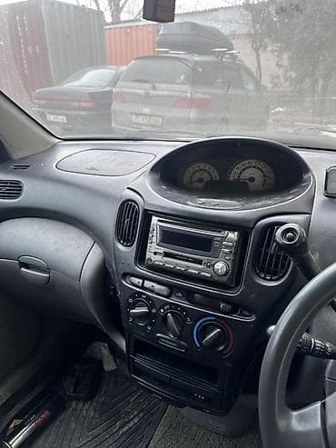 мини пикап: Toyota Funcargo: 2002 г., 1.5 л, Автомат, Бензин, Минивэн — 6