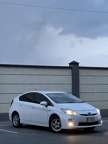 машина жентра: Toyota Prius: 2010 г., 1.8 л, Вариатор, Гибрид, Хэтчбэк — 2