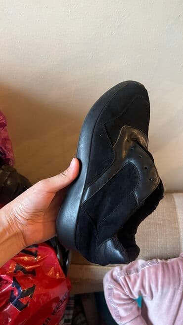 Кроссовки 39 р можно на 40 Чистый аккуратный За символическую цену