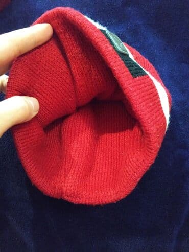 срочно продаю в связи с переездом: Шапка для школьников и подростков в отличном состоянии . Каракол.Торг — 2