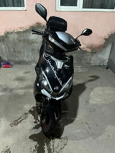 rx крышка: Скутер (50–150 см³, по виду линейки Z/ZS) в чёрном цвете с агрессивной — 2