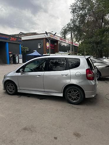 step 2: Honda Fit: 2001 г., 1.3 л, Автомат, Бензин, Хэтчбэк — 8