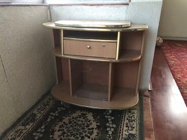 Продаю тумбочку под телевизор. Состояние хорошее