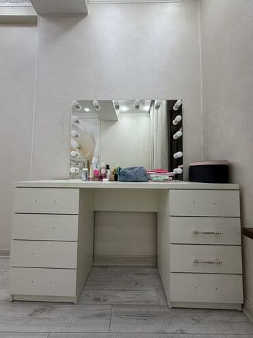 моссажный кресло: 1.50м на 40см Туалетный столик с большим зеркалом и подсветкой (надо — 5