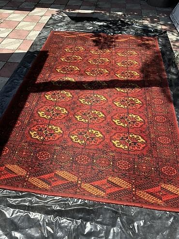 Ковер с восточным орнаментом, прямоугольной формы, насыщенный