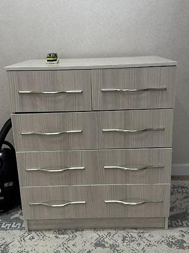 Комод с 6 выдвижными ящиками - Компоновка: 2 верхних малых ящика + 4