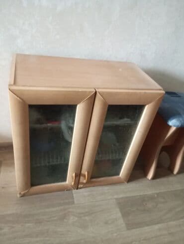 пуфики в аренду: Кухонный уголок-диван с ящиками для хранения, 1 табурет, шкаф навесной — 3