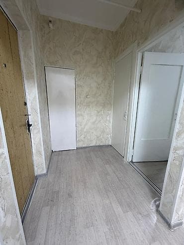 2 комнатную квартиру в бишкеке: 2 комнаты, 60 м², 105 серия, 1 этаж, Косметический ремонт — 1