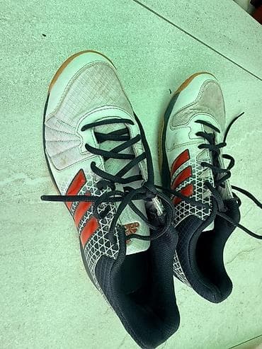 футбольные бутсы сороконожки: Кроссовки adidas для зала/футзала - Модель: indoor (амортизирующая — 4