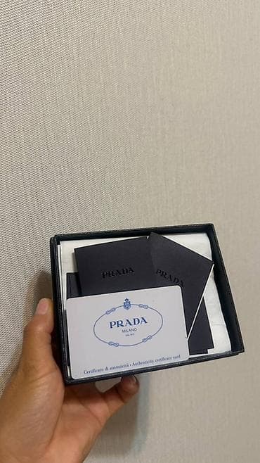 другие украшения: Кошелёк PRADA Milano, мужской, классическая модель bi-fold. - — 5