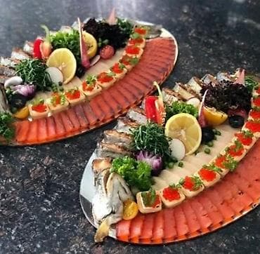 требуется официант в ресторан: Опытный повар-универсал со стажем более 10 лет. Помогу составить меню — 1