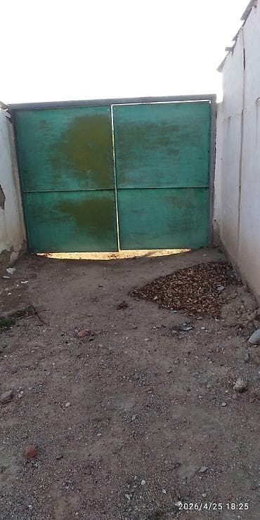 Үйлөрдү сатуу: Дом с двором и воротами - Жилой дом с отдельным входом, несколько — 2