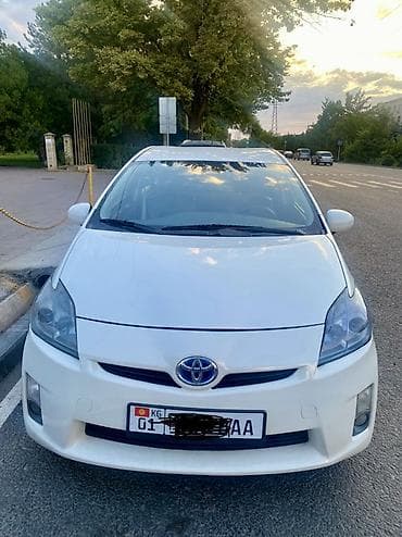 byd e2 2022: Toyota Prius: 2011 г., 1.8 л, Гибрид, Хэтчбэк — 2