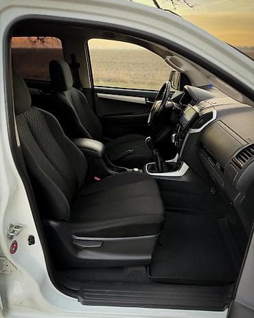 машин авто: Isuzu D-Max: 2019 г., 2.5 л, Механика, Дизель, Пикап — 6