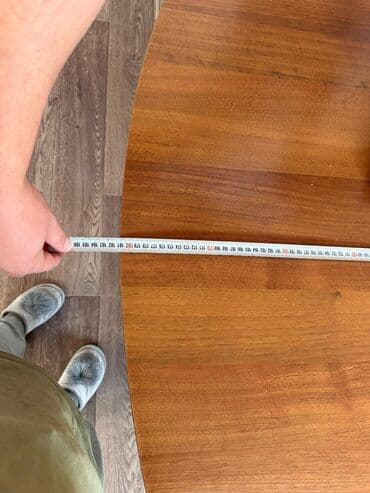 Продаётся стол деревянный