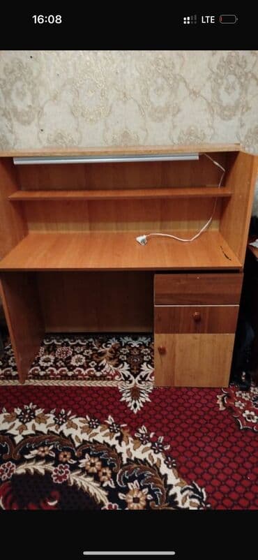 сломанные офисные кресло: Рабочий стол — 2