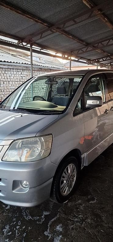 Toyota: Toyota Noah: 2003 г., Автомат, Бензин, Минивэн — 1