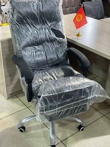 реклайнеры: Офисное кресло руководителя с выдвижной подставкой для ног позволяет — 11