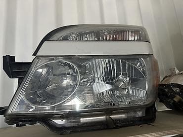 Передняя левая фара Toyota