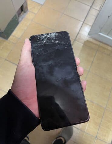 номера телефонов: IPhone SE — 1