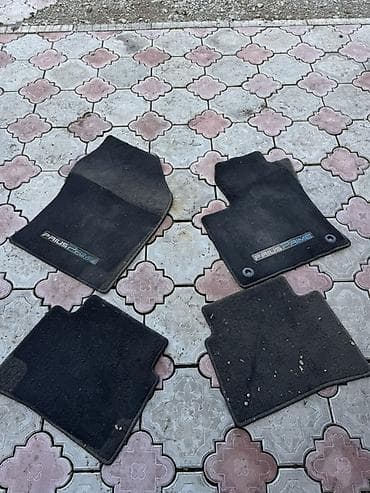 Инструменты для авто: Родные Ворсовые Полики Для салона Toyota, цвет - Черный — 1