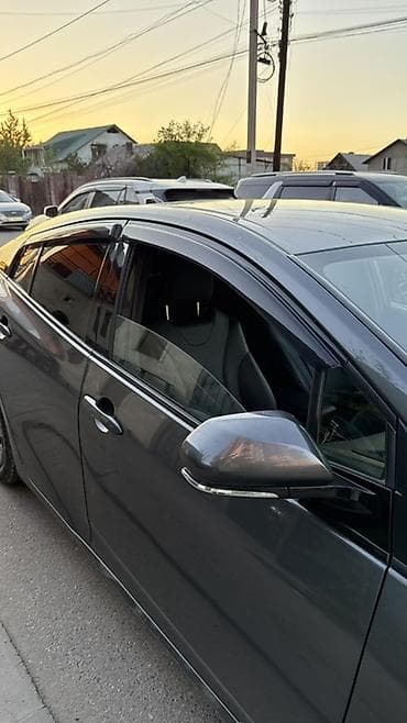 Транспорт: Toyota Prius: 2017 г., 1.8 л, Вариатор, Гибрид, Хетчбек — 2