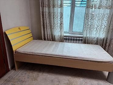 корал: Односпальная кровать, Б/у, С матрасом, длина - 190 см — 1