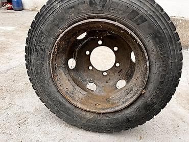 Колесо в сборе: шина + стальной диск. - Размер шины: 215/75 R17.5 - — 2