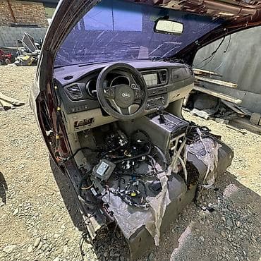 выкуп битых автомобилей: Kia Carnival: 2016 г., Универсал — 3